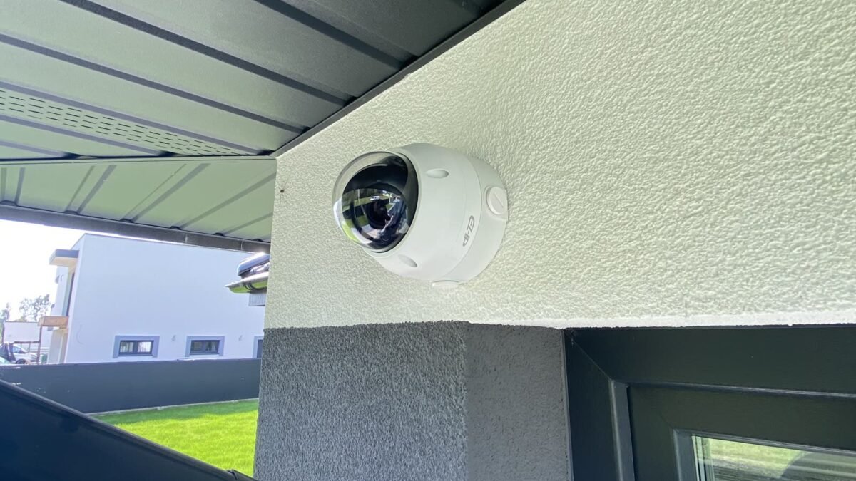 Monitoring domu jednorodzinnego — kamera kopułkowa IP