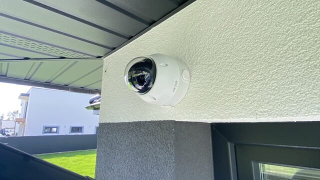 Monitoring domu jednorodzinnego — kamera kopułkowa IP