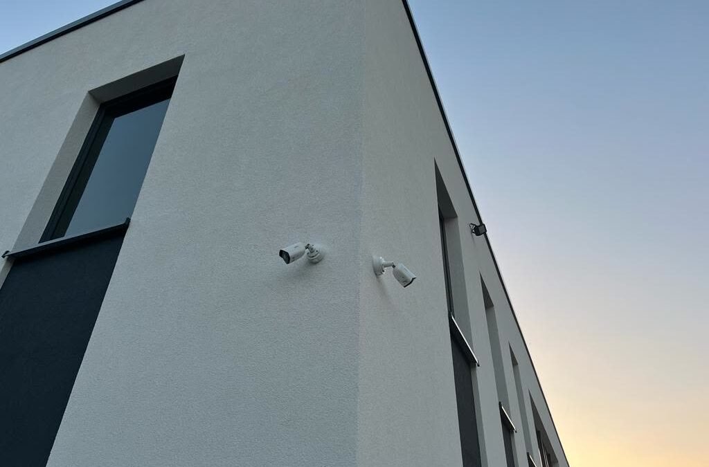 System monitoringu posesji — kamery na elewacji